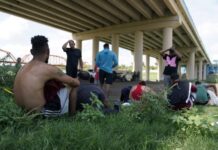 US officials: Border crossings soar among Venezuelans – WSLS 10