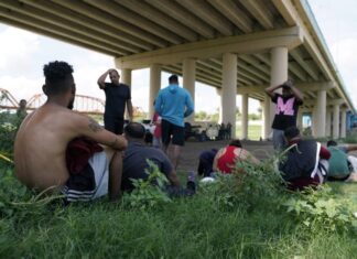 US officials: Border crossings soar among Venezuelans – WSLS 10