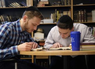 Yeshiva University lawsuit centers on gay rights and religion – Deseret News