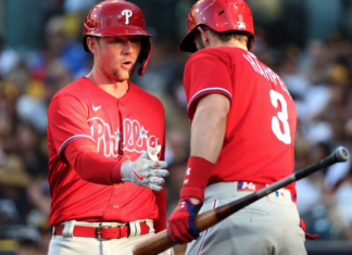 A Phillies locker room ritual has gay fans screaming – Queerty