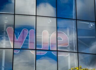 Cinema stops film as bigots hurl homophobic abuse at gay couple – PinkNews