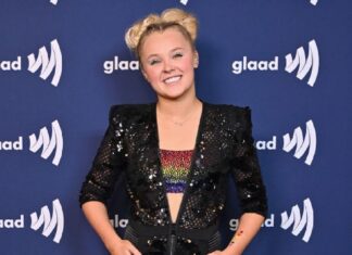 JoJo Siwa Reveals Which Celebs Caused Her ‘Gay Awakening’ – Entertainment Tonight