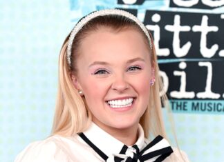 JoJo Siwa Shares Her “Gay Awakening Story” That Includes Demi Lovato and Jenna Dewan – E! NEWS