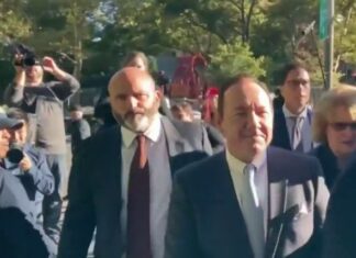 Kevin Spacey sobs on the witness stand, denies Anthony Rapp’s claim and recalls ‘terrifying’ upbringing as son of a ‘neo-Nazi’ – NBC News
