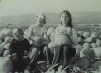 My mom lost custody of me because she was gay. This organization helped hundreds of women like her. – LGBTQ Nation