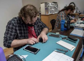 NY tech device repair bill shrank under lobbyists’ influence – Times Union