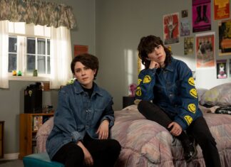 Tegan and Sara Recall ‘Pros and Cons’ of Growing Up Gay in the ’90s: ‘It Was Easier in Some Ways’ – PEOPLE