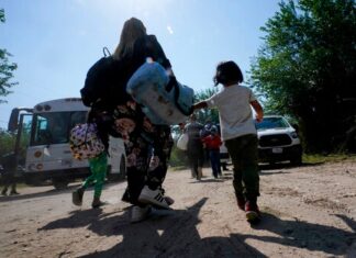 US mulls Ukrainian-type parole for Venezuelan migrants – WDIO