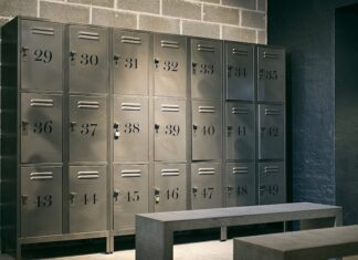 Crunch Fitness tells members to stop having sex in the men’s locker room – Metro Weekly Crunch Fitness tells members to stop having sex in the men’s locker room - Metro Weekly
