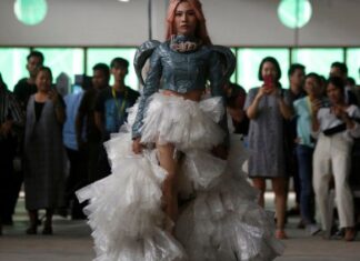 Plastic? Fantastic! Cambodian LGBT fashion designers find beauty in trash – Reuters.com Plastic? Fantastic! Cambodian LGBT fashion designers find beauty in trash - Reuters.com
