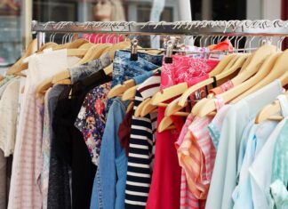 First “Pop-Up Clothing Swap” Aims to Help LGBT Students Express Themselves Through Fashion – The Daily Campus First “Pop-Up Clothing Swap” Aims to Help LGBT Students Express Themselves Through Fashion - The Daily Campus