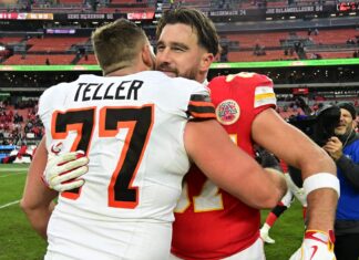 ‘Needed two thrusts to get it in.’ NFL announcers say the most homoerotic things. – Outsports ‘Needed two thrusts to get it in.’ NFL announcers say the most homoerotic things. - Outsports