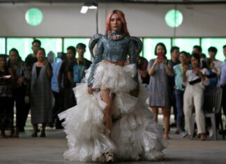 Plastic? Fantastic!: Cambodian LGBTQ fashion designers find beauty in trash – NBC News Plastic? Fantastic!: Cambodian LGBTQ fashion designers find beauty in trash - NBC News
