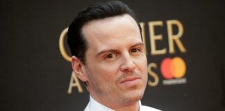 Andrew Scott rejects 'openly gay' label - BBC