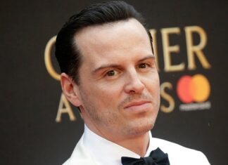 Andrew Scott rejects ‘openly gay’ label – BBC Andrew Scott rejects 'openly gay' label - BBC