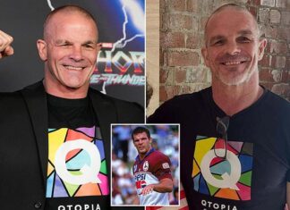 Australia's first openly gay footy star Ian Roberts drops devastating health bombshell as he reveals he has in - Daily Mail
