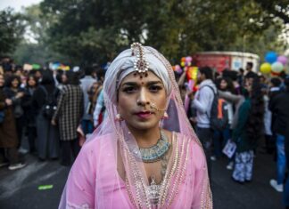 Being LGBTQ+ In India, Fashion Can Be A Glamorous Way To Save Your Life – Worldcrunch Being LGBTQ+ In India, Fashion Can Be A Glamorous Way To Save Your Life - Worldcrunch
