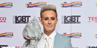British LGBT Awards: Steps’ Ian ‘H’ Watkins honoured - BBC