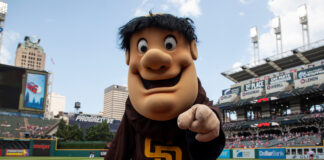 Cardinals broadcaster Chip Caray reportedly won’t be punished for accidentally saying anti-gay slur on air: ‘Honest’ mistake – Yahoo Sports Cardinals broadcaster Chip Caray reportedly won't be punished for accidentally saying anti-gay slur on air: 'Honest' mistake - Yahoo Sports