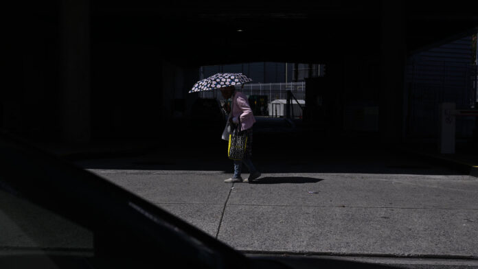 Extreme Heat Is Exacerbating Air Pollution, a ‘Double Whammy’ for Health - The New York Times