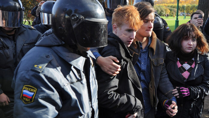 In Russia, Being Openly Gay Is 'Extremist.' But Some People Bend the Rules. - The Moscow Times