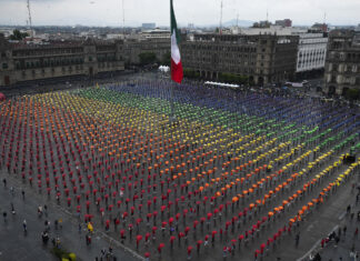 Largest Human Pride Flag Ever Made by Mexican LGBTQ Activists Sets Global Record – Latin Times Largest Human Pride Flag Ever Made by Mexican LGBTQ Activists Sets Global Record - Latin Times