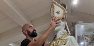 Meet the gay designer who makes the Pope’s clothes - See how much he charges - Pulse Nigeria