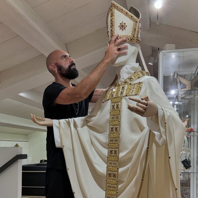 Meet the gay designer who makes the Pope’s clothes - See how much he charges - Pulse Nigeria