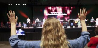 Southern Baptist delegates at national meeting overwhelmingly call for banning same-sex marriage - AP News