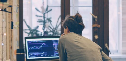 These are the regressive work culture trends currently fuelling the unfair LGBTQ+ pay gap – PinkNews These are the regressive work culture trends currently fuelling the unfair LGBTQ+ pay gap - PinkNews