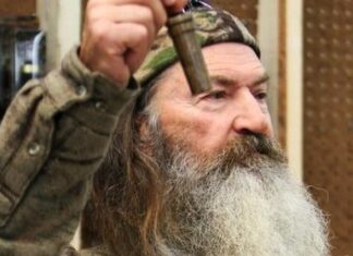US TV star Phil Robertson suspended for anti-gay remarks – BBC US TV star Phil Robertson suspended for anti-gay remarks - BBC