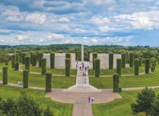 Veterans 'moved' by first glimpse of LGBT memorial in Holkham - BBC