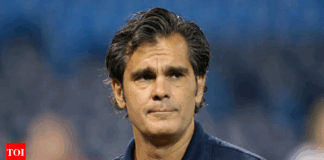 Cardinals announcer Chip Caray accidentally says anti-gay slur in on-air slip-up - Yahoo Sports