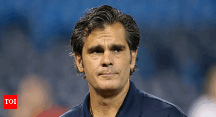 Cardinals announcer Chip Caray accidentally says anti-gay slur in on-air slip-up - Yahoo Sports