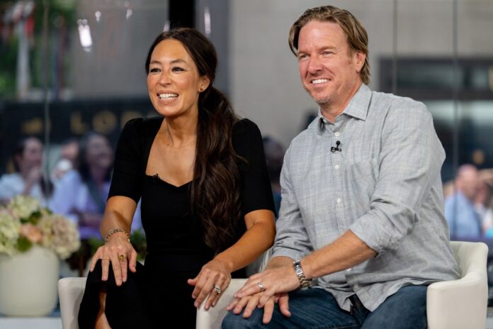 Chip Gaines defends decision to include gay couple on 'Back to the Frontier' show - NBC News