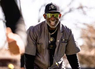 Deion Sanders returns to Colorado after health issue: ‘Back and feeling great’ – The New York Times Deion Sanders returns to Colorado after health issue: ‘Back and feeling great’ - The New York Times