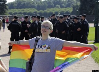 Russia: Rising Toll of LGBT ‘Extremism’ Designation – Human Rights Watch Russia: Rising Toll of LGBT ‘Extremism’ Designation - Human Rights Watch