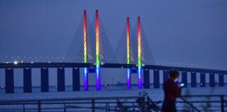 Swedes ‘called in gay’ to protest classification of homosexuality as illness in 1979 – Snopes Swedes 'called in gay' to protest classification of homosexuality as illness in 1979 - Snopes