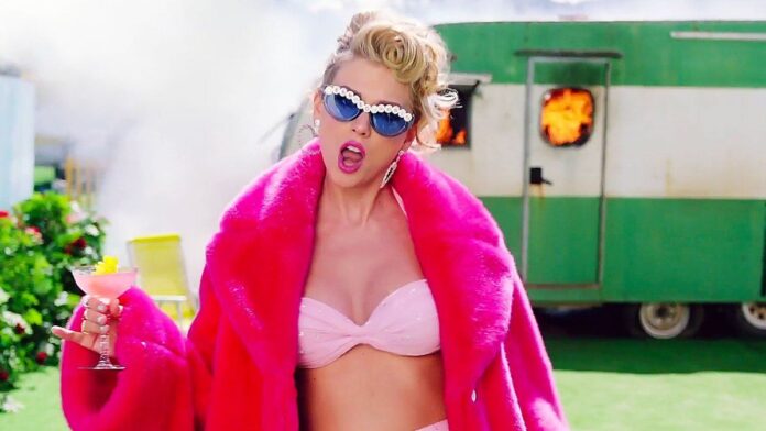 These LGBTQ+-Inspired Songs Are All About Love and Acceptance - Cosmopolitan