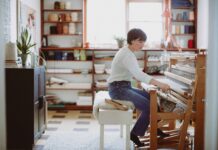 2SLGBTQ+ Winnipeggers embrace vintage and thrift fashion for self-expression - CBC