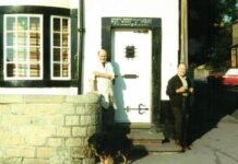 Blue plaque for Barnsley gay couple who 'defied convention' - BBC