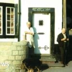 Blue plaque for gay couple who ‘defied convention’ – BBC
