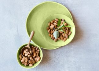 Could eating almonds daily help prolong the health span? - MedicalNewsToday