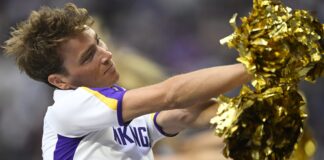 How male cheerleaders made sports welcoming to this gay fan - OutSports