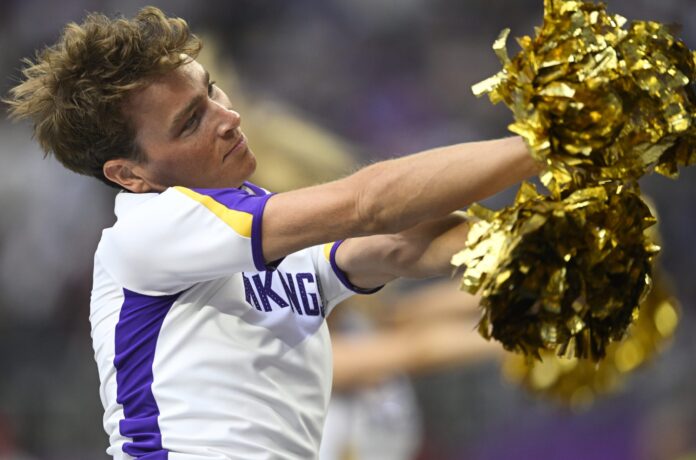 How male cheerleaders made sports welcoming to this gay fan - OutSports