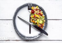 Intermittent fasting: benefits or risks? Study raises questions about heart health – BBC Intermittent fasting: benefits or risks? Study raises questions about heart health - BBC