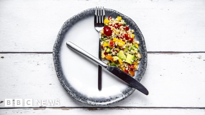 Intermittent fasting: benefits or risks? Study raises questions about heart health - BBC