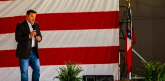 Kim Davis rep reacts to Sally Field's son's 'childish' criticism, remains 'optimistic' about repealing gay marriage - Entertainment Weekly