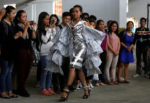 Plastic? Fantastic! Cambodian LGBT fashion designers find beauty in trash – Yahoo Lifestyle Singapore Plastic? Fantastic! Cambodian LGBT fashion designers find beauty in trash - Yahoo Lifestyle Singapore