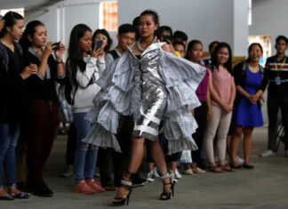 Plastic? Fantastic! Cambodian LGBT fashion designers find beauty in trash – Yahoo Lifestyle Singapore Plastic? Fantastic! Cambodian LGBT fashion designers find beauty in trash - Yahoo Lifestyle Singapore